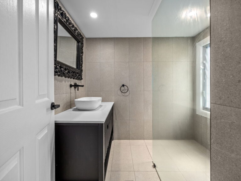 11 Cothill Road, Booval QLD 4304