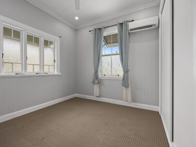 11 Cothill Road, Booval QLD 4304