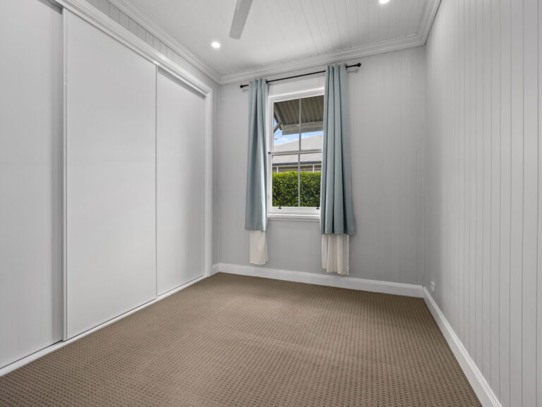 11 Cothill Road, Booval QLD 4304