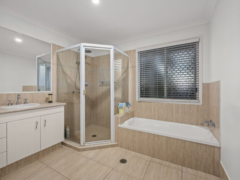 12 Numalla Court, Elanora QLD 4221