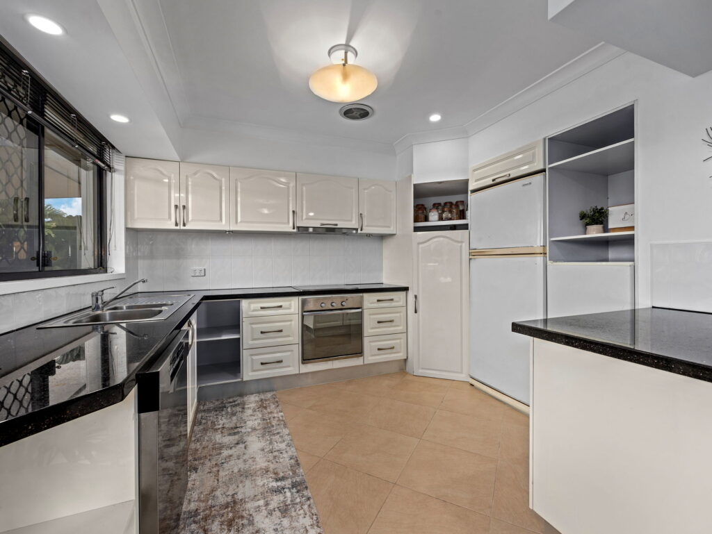 17 Mainsail Street, Currumbin Waters, QLD 4223