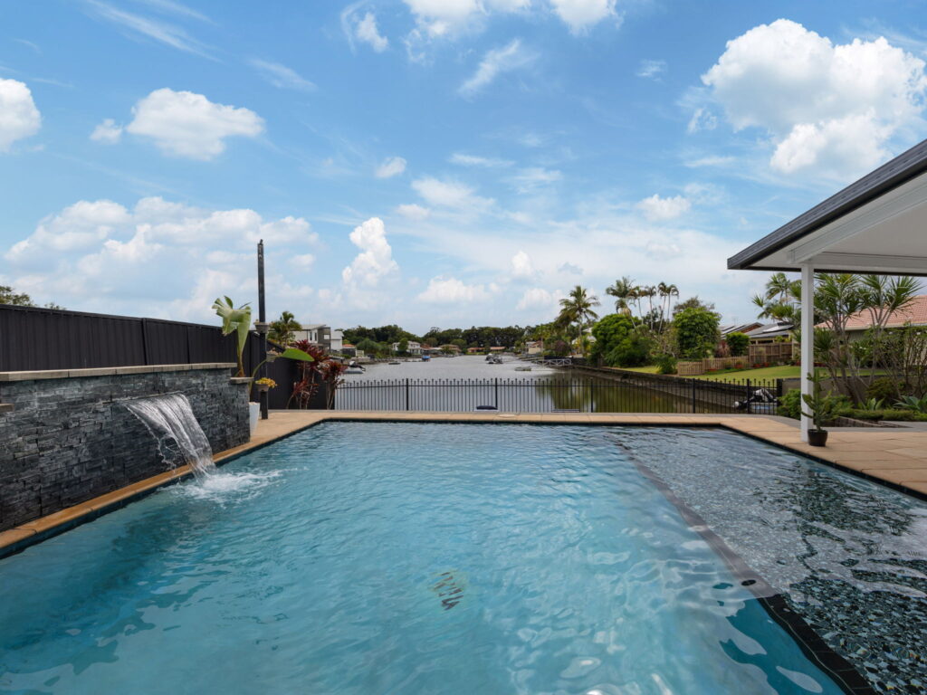 17 Mainsail Street, Currumbin Waters, QLD 4223