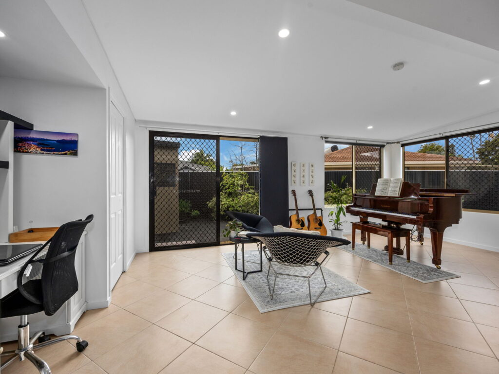 17 Mainsail Street, Currumbin Waters, QLD 4223