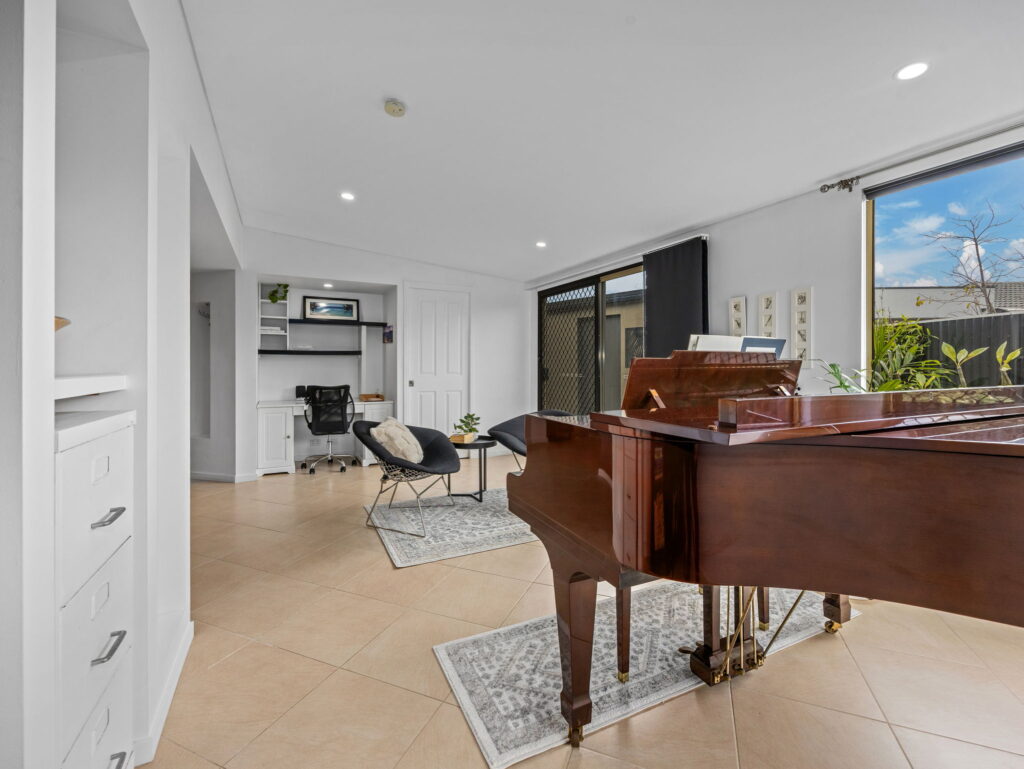 17 Mainsail Street, Currumbin Waters, QLD 4223