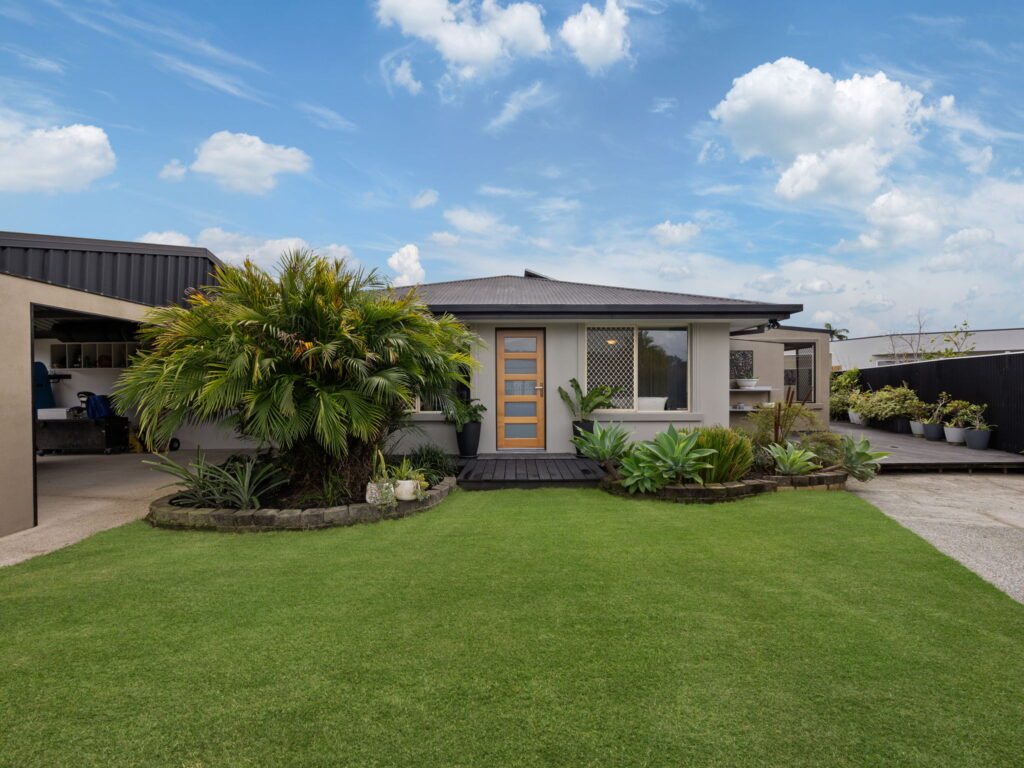 17 Mainsail Street, Currumbin Waters, QLD 4223