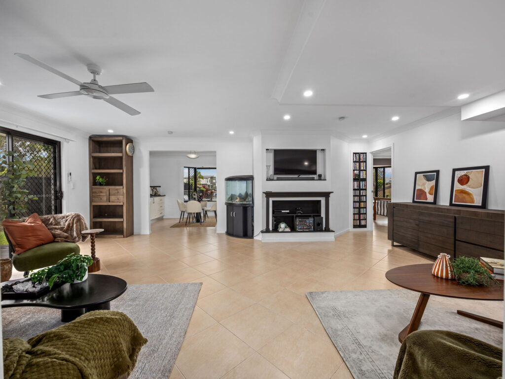 17 Mainsail Street, Currumbin Waters, QLD 4223