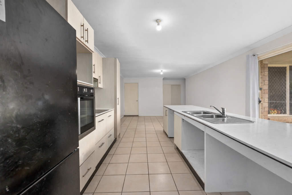 19 Eric Drive, Blackstone, QLD 4304