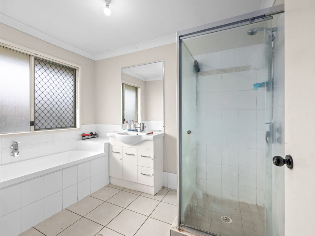 19 Eric Drive, Blackstone, QLD 4304