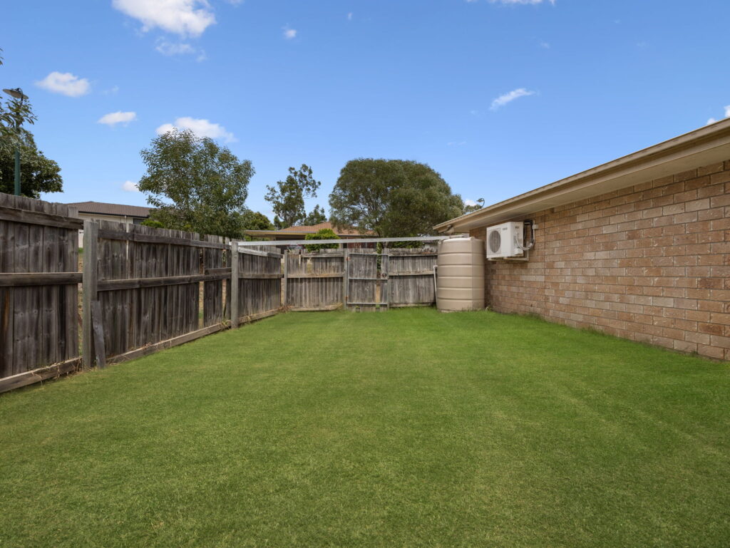19 Eric Drive, Blackstone, QLD 4304