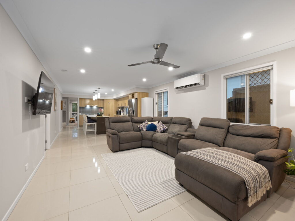 25 Aberdeen Circuit, Spring Mountain, QLD 4300