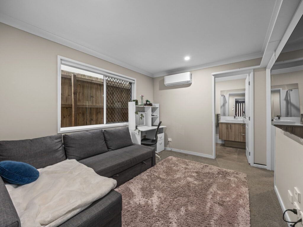 25 Aberdeen Circuit, Spring Mountain, QLD 4300