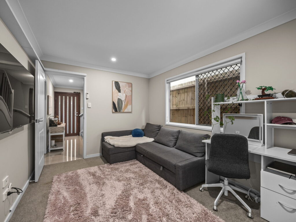 25 Aberdeen Circuit, Spring Mountain, QLD 4300
