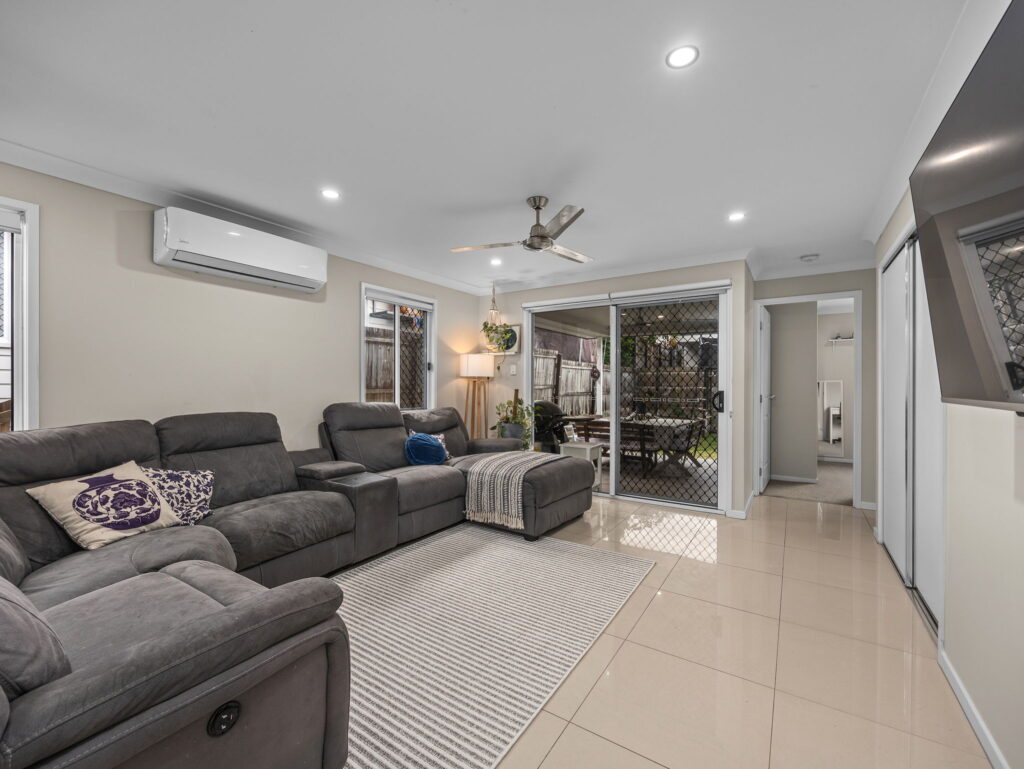 25 Aberdeen Circuit, Spring Mountain, QLD 4300