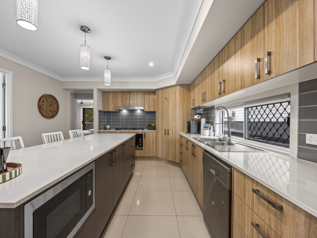 25 Aberdeen Circuit, Spring Mountain, QLD 4300