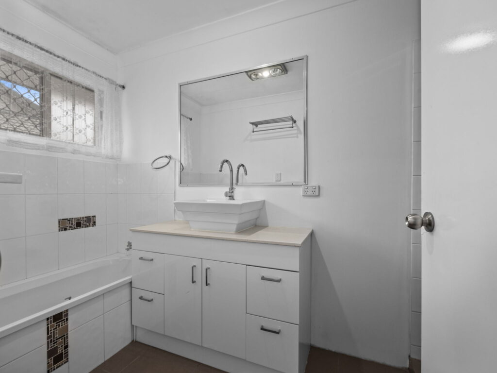 4/5 Spalding Crescent, Goodna, QLD 4300