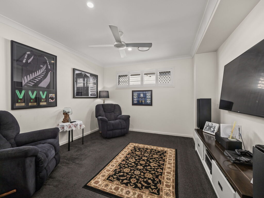 9 Tamborine Street, South Ripley, QLD 4306