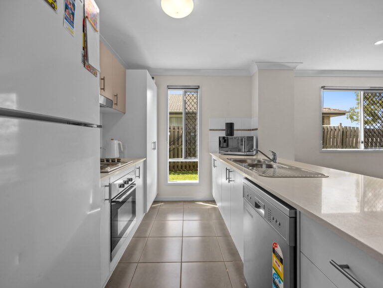 37 Pendragon Street, Raceview QLD 4305