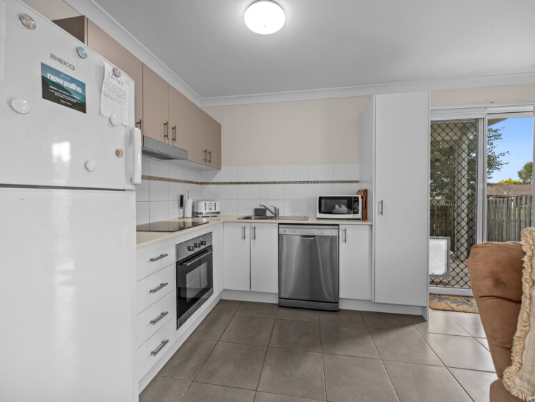 37 Pendragon Street, Raceview QLD 4305