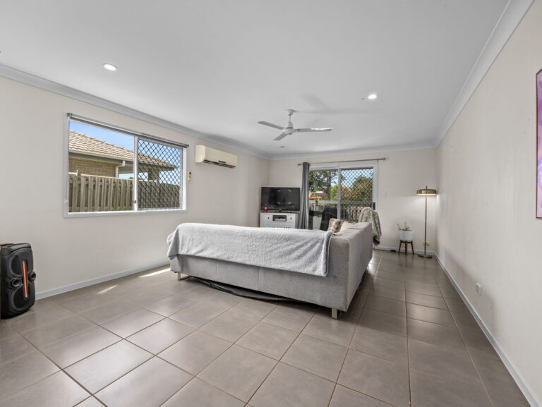 37 Pendragon Street, Raceview QLD 4305