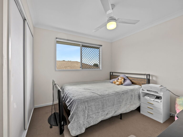 37 Pendragon Street, Raceview QLD 4305