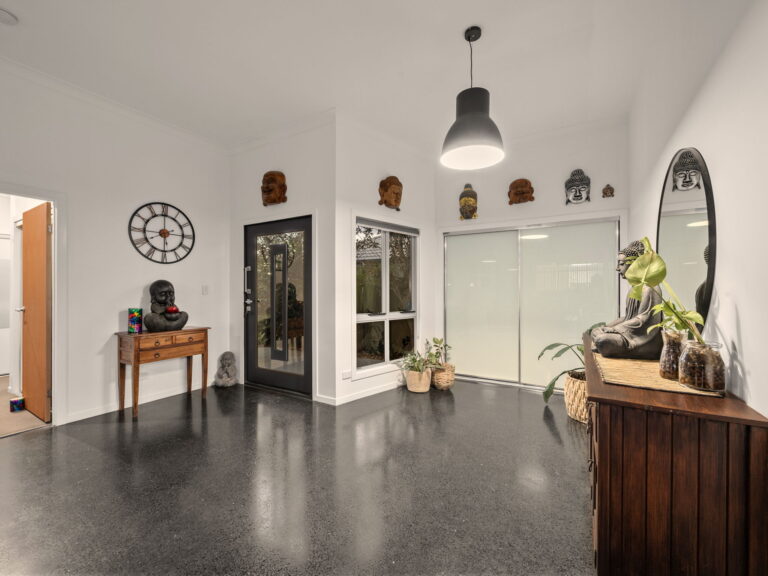 2 Sirmione Court, Raceview, QLD 4305