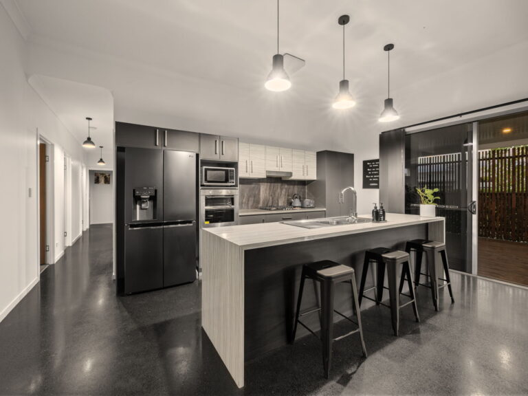 2 Sirmione Court, Raceview, QLD 4305