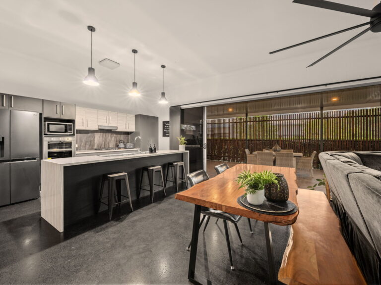 2 Sirmione Court, Raceview, QLD 4305