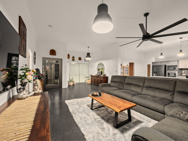 2 Sirmione Court, Raceview, QLD 4305