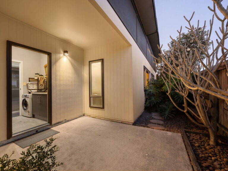 2 Sirmione Court, Raceview, QLD 4305