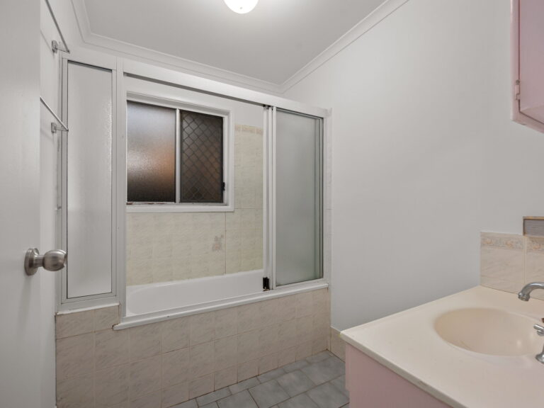 71 Walnut Drive, Brightview QLD 4311