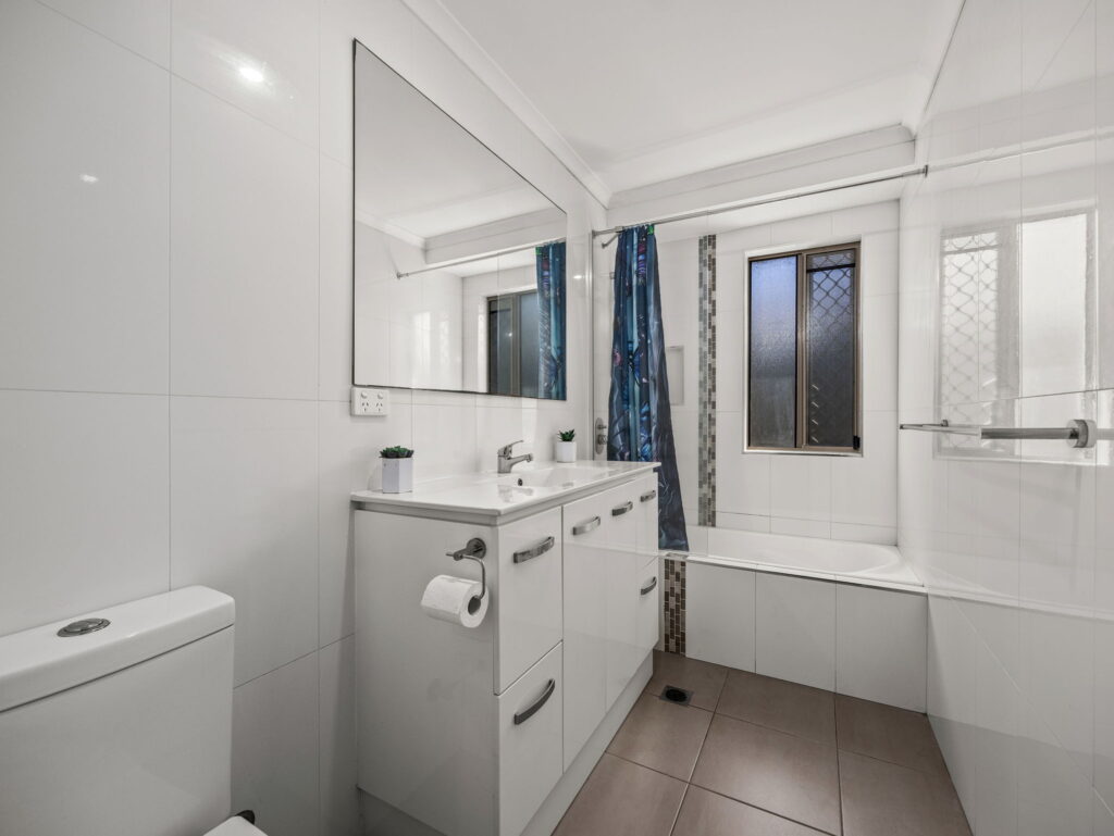 28 Burgess Street, Raceview, QLD 4305