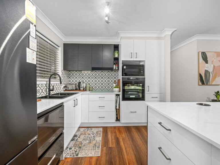 12 Dunns Avenue, Harrisville, QLD 4307