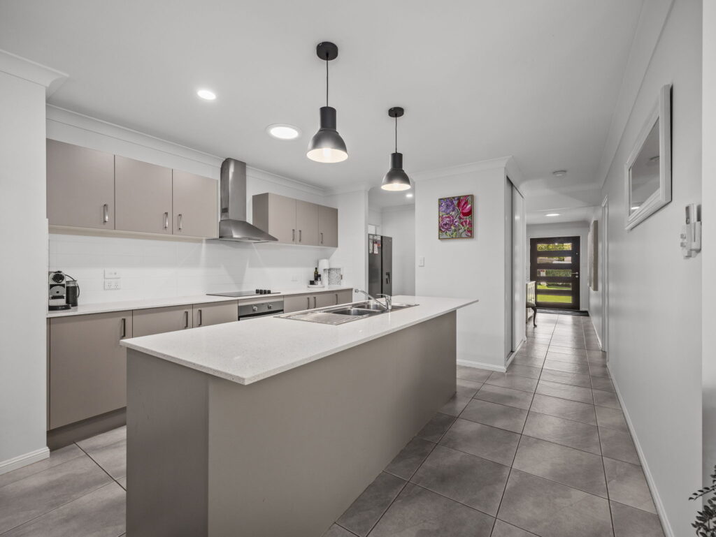 House-Deebing Heights-QLD-R2-5044763
