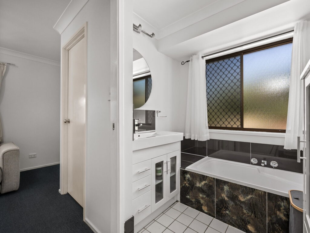House-Flinders View-QLD-R2-5060658