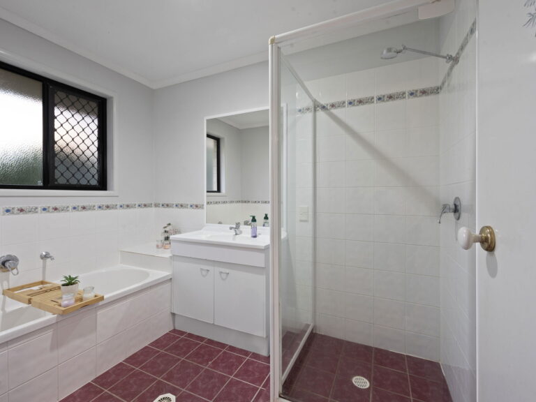 2-4 Kangaroo Close, Greenbank QLD 4124