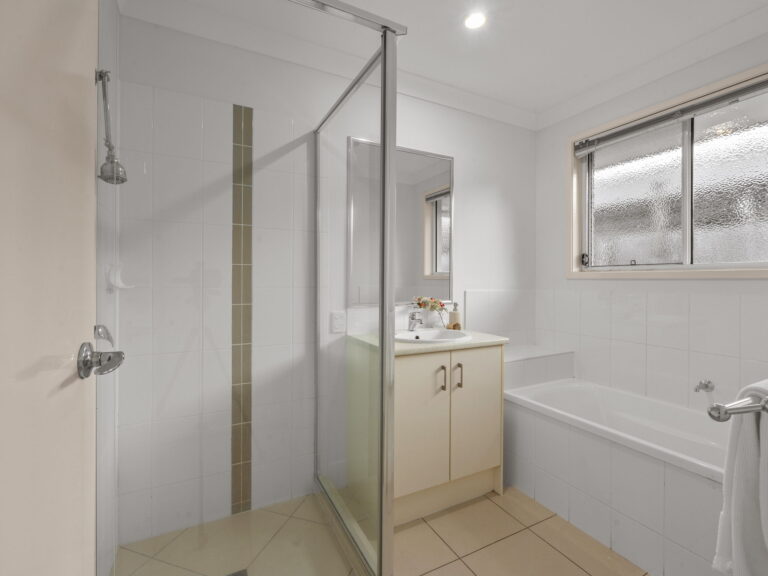 7A Cardena Drive, Augustine Heights QLD 4300