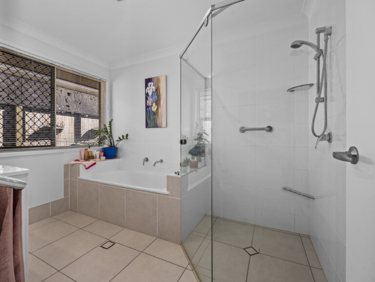 House-Deebing Heights-QLD-R2-5079748