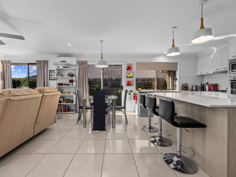House-Deebing Heights-QLD-R2-5079748
