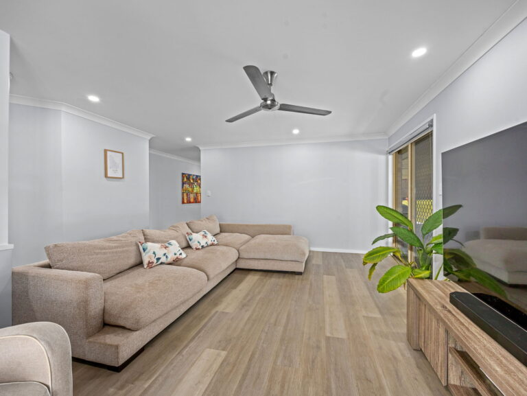 105 Equestrian Drive, Yamanto QLD 4305