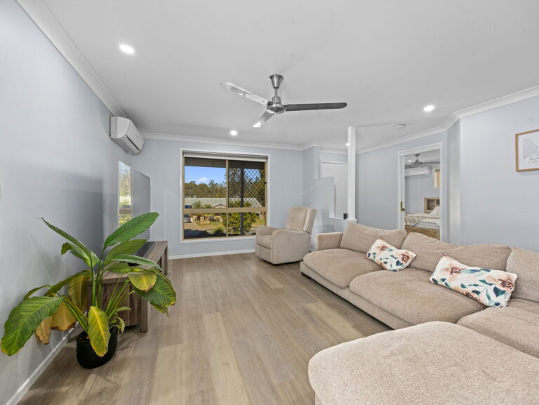 105 Equestrian Drive, Yamanto QLD 4305