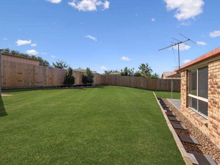 105 Equestrian Drive, Yamanto QLD 4305