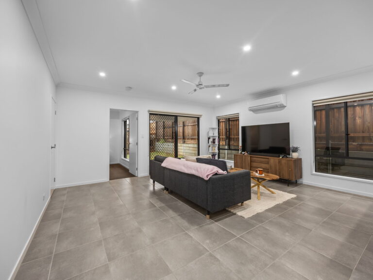 House-Deebing Heights-QLD-R2-5093545