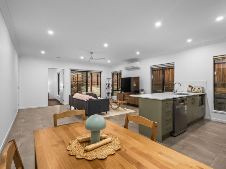 House-Deebing Heights-QLD-R2-5093545