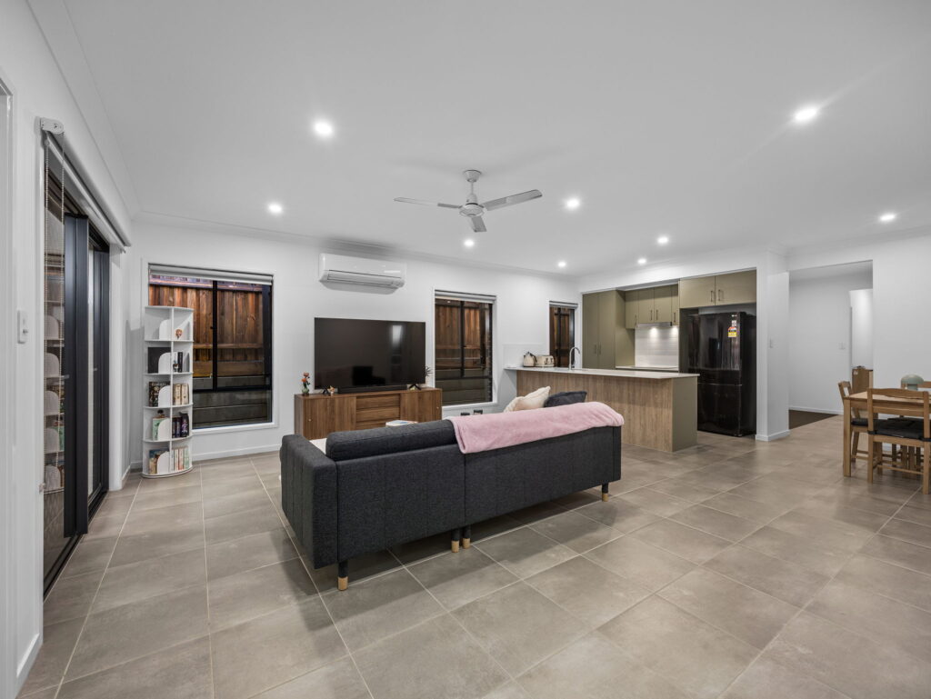 House-Deebing Heights-QLD-R2-5093545