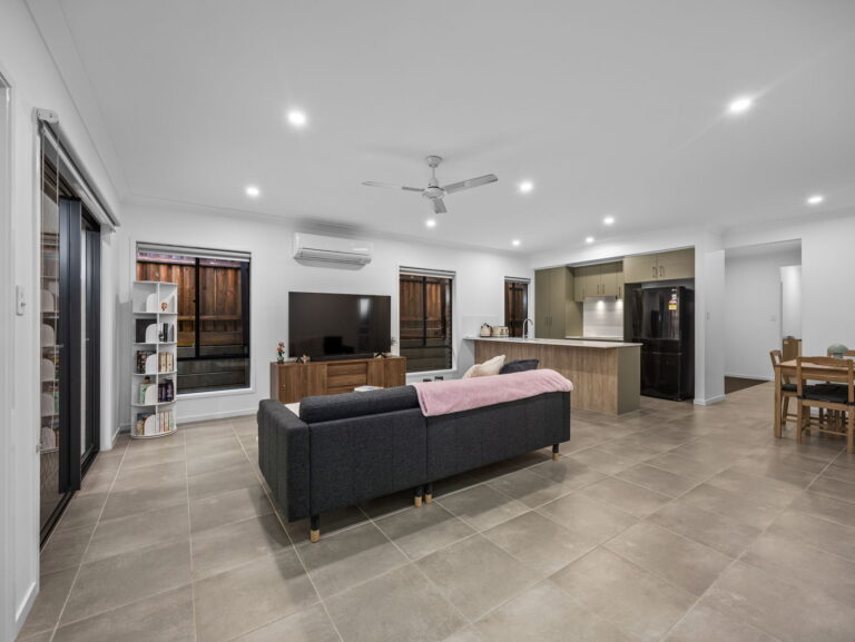 House-Deebing Heights-QLD-R2-5093545