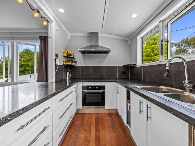 31 Chalk Street, Leichhardt, QLD 4305