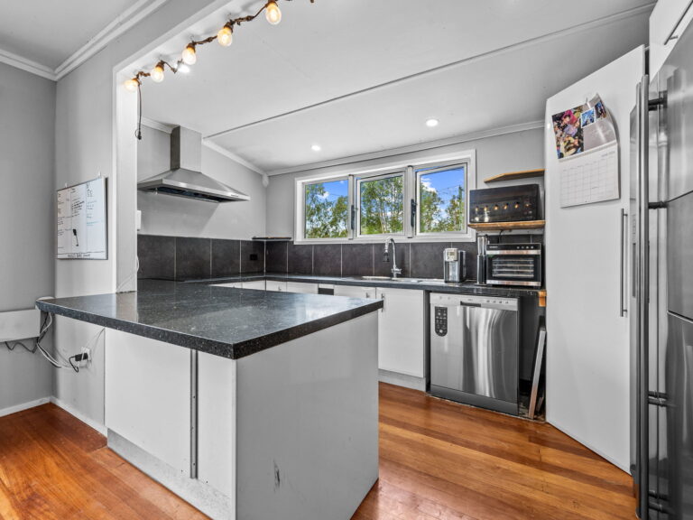 31 Chalk Street, Leichhardt, QLD 4305