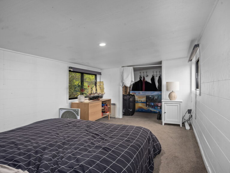 12 Alice Street, Blackstone QLD 4304