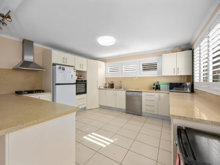 5 Menzies Lane, Eastern Heights QLD 4305