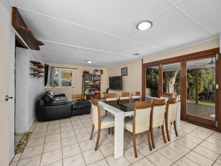 5 Menzies Lane, Eastern Heights QLD 4305
